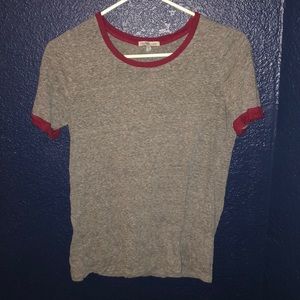 A grey T-shirt with maroon colored rims.